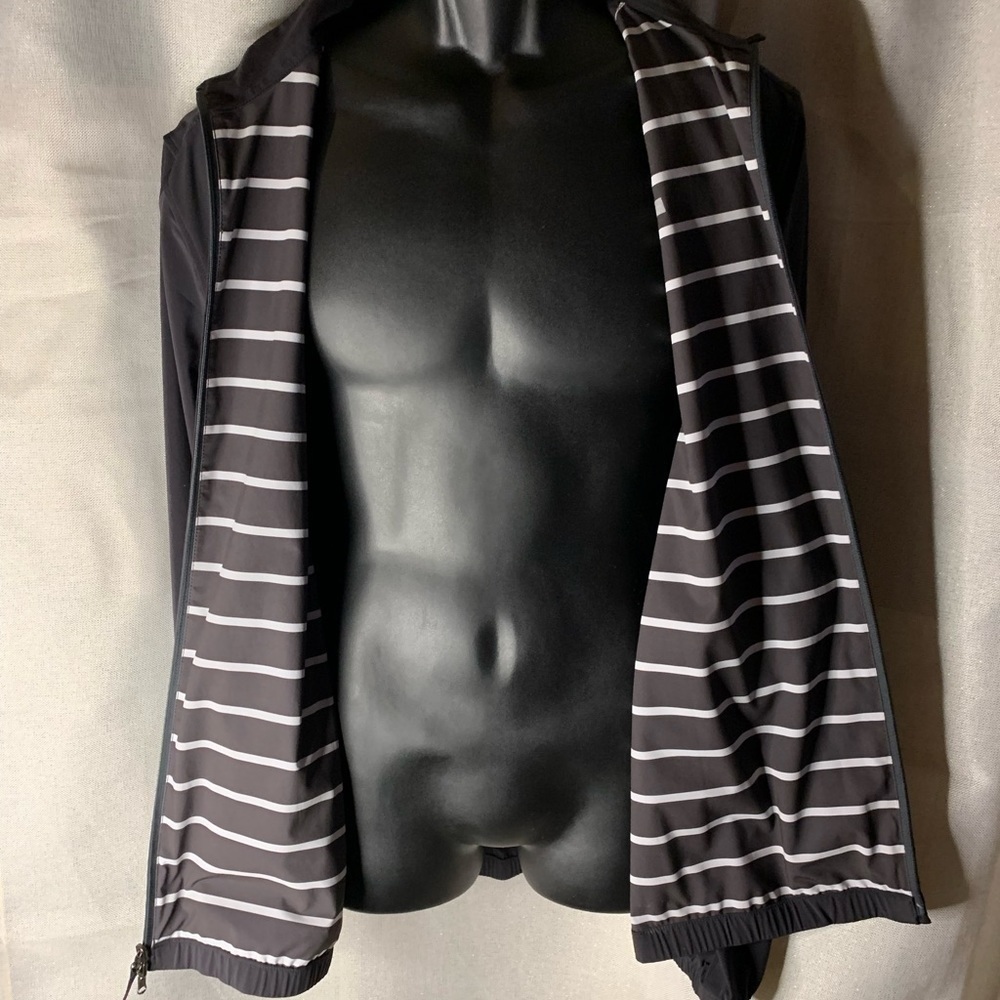 Lululemon Athletica Jackets & Coats Lululemon Men's Black Trainer Jacket L-XL - Picture 7 of 7